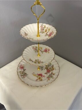 Three-Tier Porcelain Serving Stand in White w/ Floral Pattern and 22kt Gold Trim